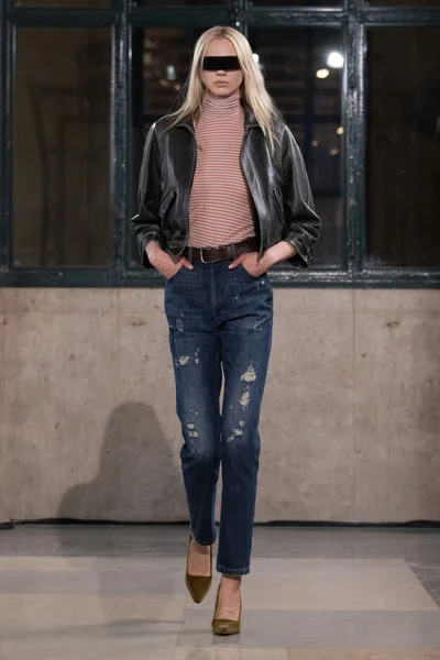 Look 15